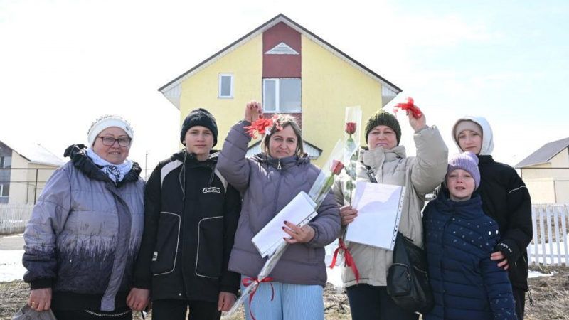 23 многодетные семьи Талдыкоргана получили ключи от новых домов