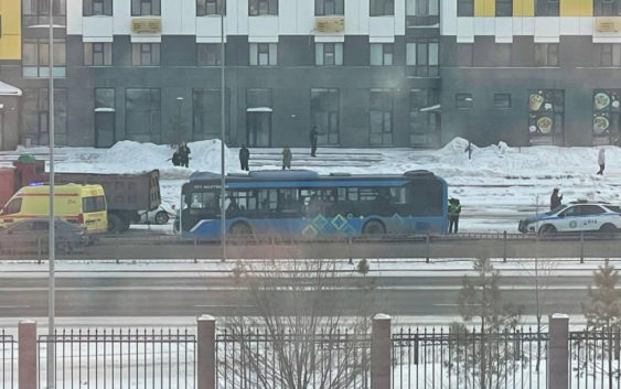 Грузовик сбил 7-летнюю девочку в Астане