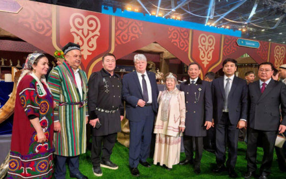 Посол России в Казахстане Алексей Бородавкин посетил ярмарку ремесел в центре Expo