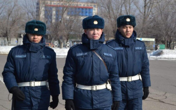 В Уральске бойцы Нацгвардии спасли девочку от избиения