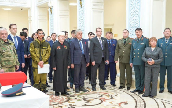 Российские поисковики передали дипломатам останки погибшего в годы ВОВ воина из Казахстана