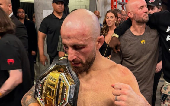 Волкановски победил Лопеса в бою за вакантный титул UFC