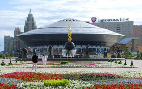 Артистка цирка Астаны сорвалась с пятиметровой высоты во время выступления