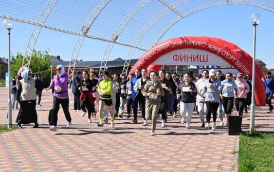 В Актобе прошёл массовый забег, посвящённый 100-летию Алии Молдагуловой
