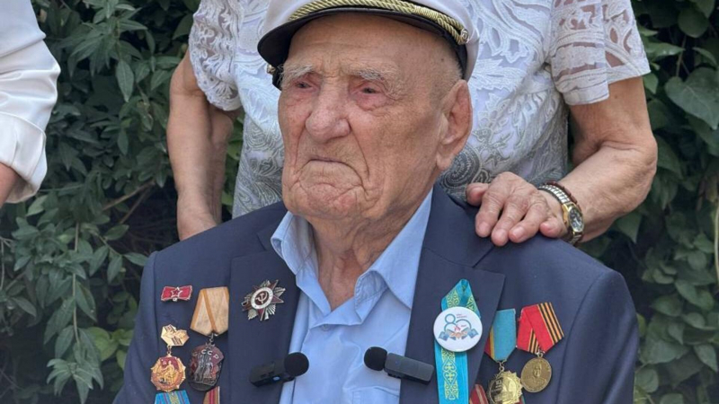 С 98-летием поздравили ветерана войны в Алматы