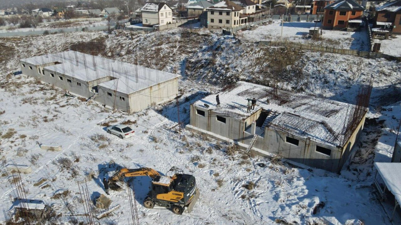 Сразу два незаконных строительных объекта сносят в Алматы