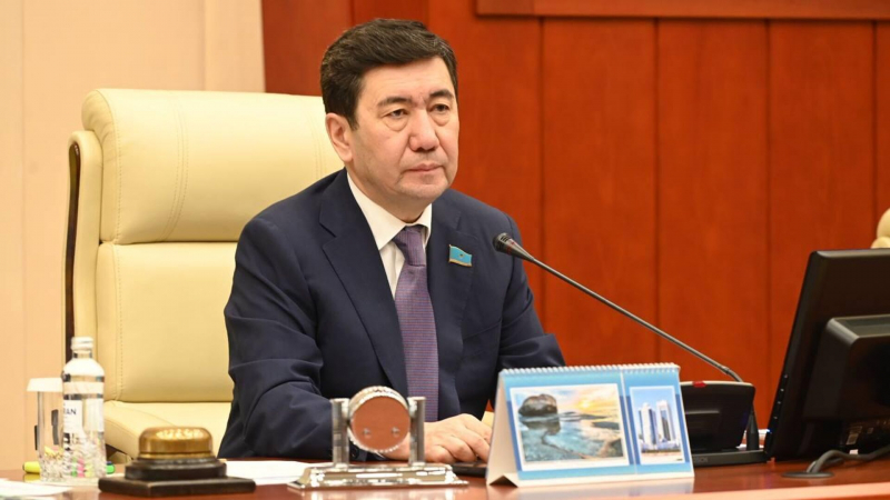 Суперпрезидентская форма правления привела к политическому кризису в Казахстане - Кошанов